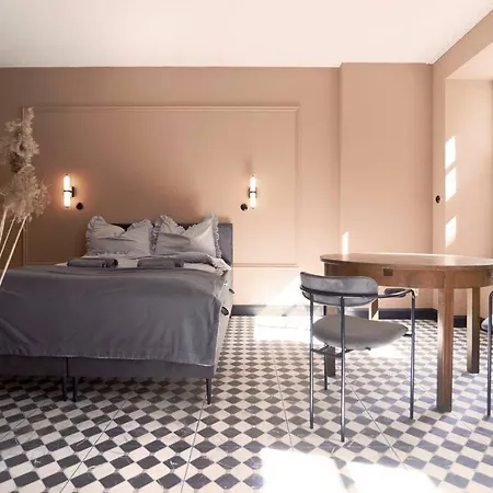 Elegant In The Center