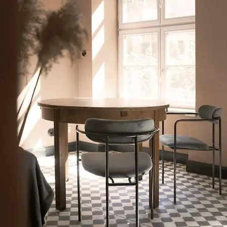 Elegant In The Center Breslavia