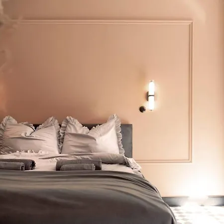 Elegant In The Center Wrocław