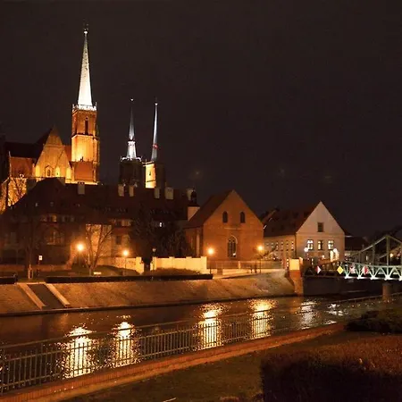 Elegant In The Center Wrocław