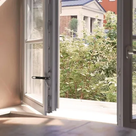 Elegant In The Center