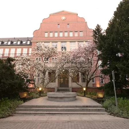 Elegant In The Center * Wrocław