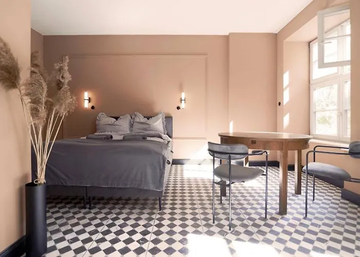 Elegant In The Center